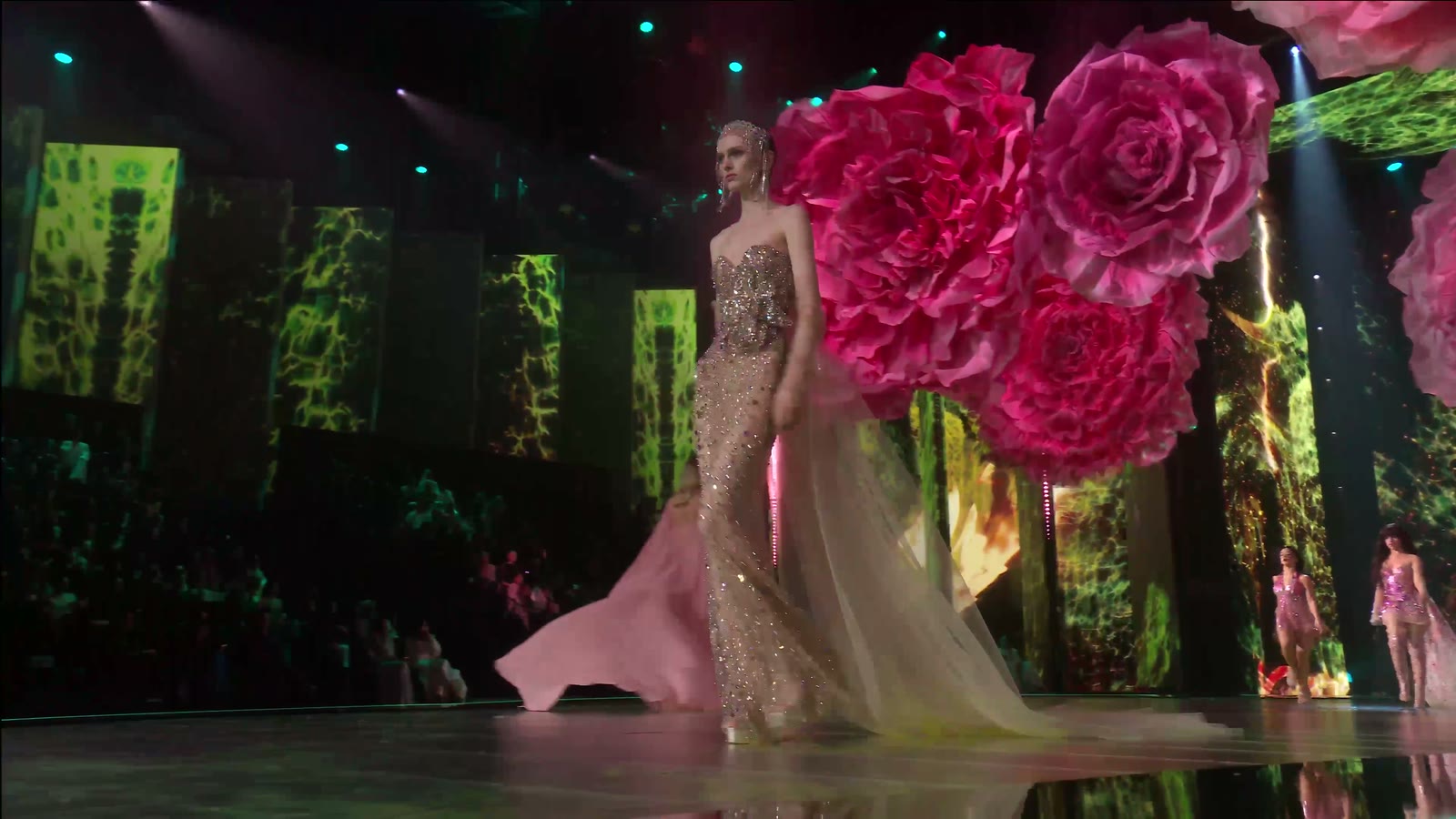 Кадр из видео: Elie Saab