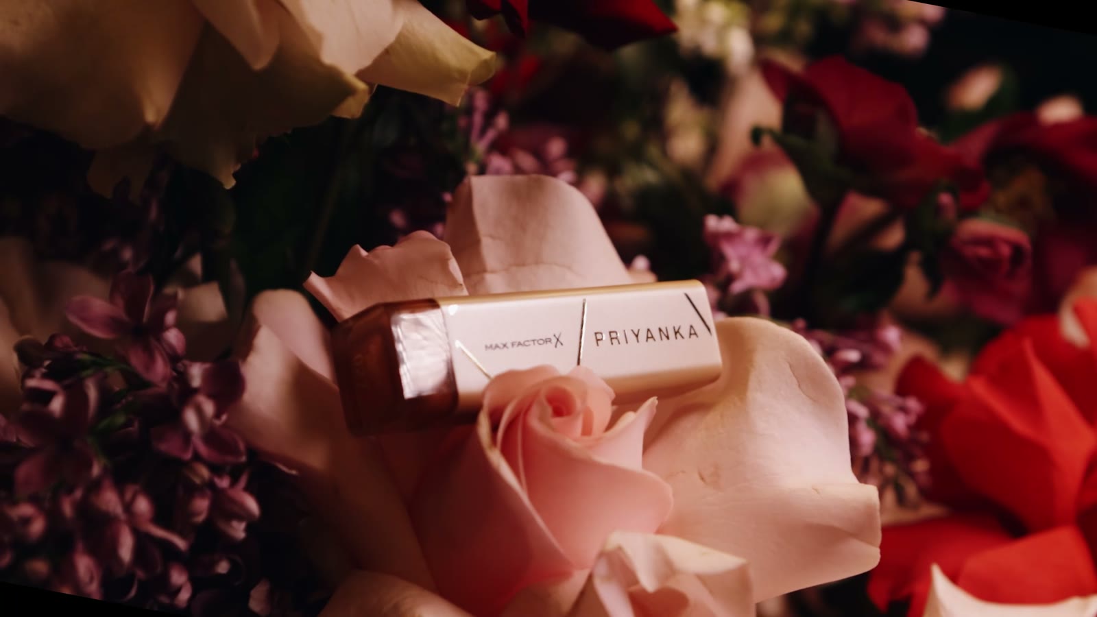 Кадр из видео: Max Factor